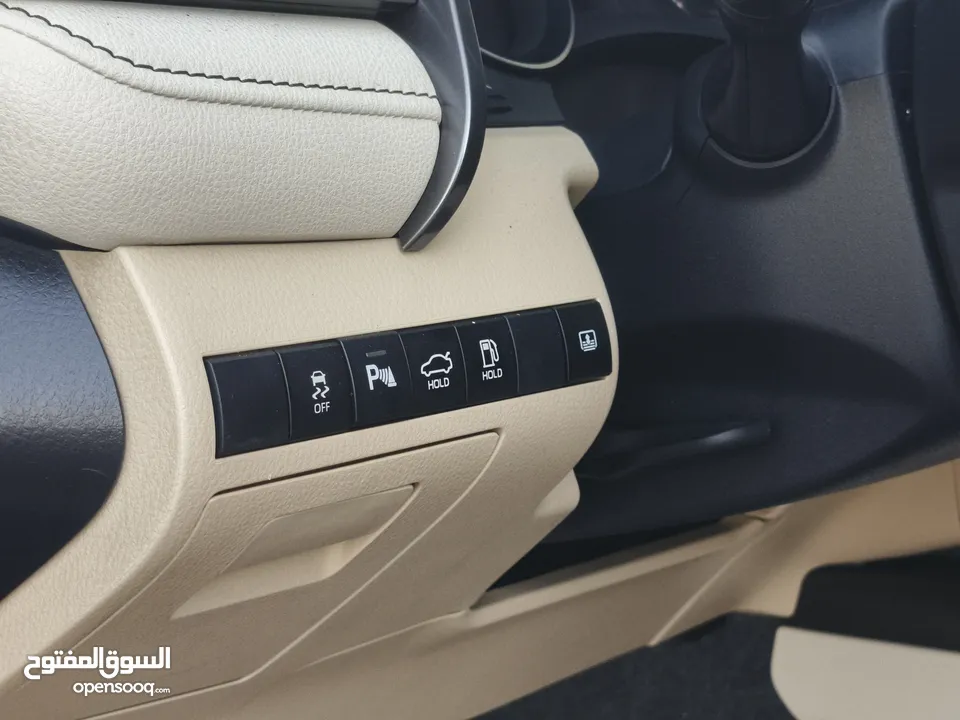 تويوتا كامري 2023 GLE كامله الاضافات صيانه الشركه.... قطعة مسافة 40 الف كم