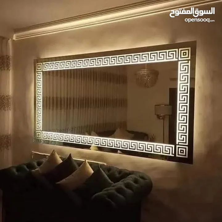 العرض لفتره محدوده  تشكيله واسعه من المرايا والديكورات