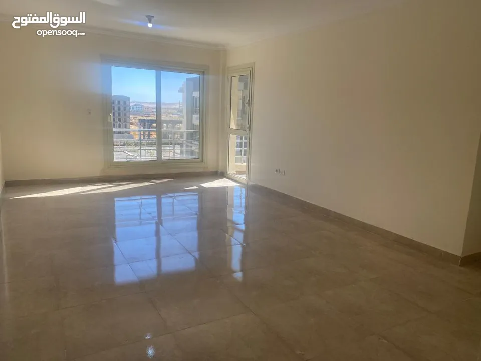 شقة فاضية للايجار في الشيخ زايدكمبوند جنة زايد2 اول سكن