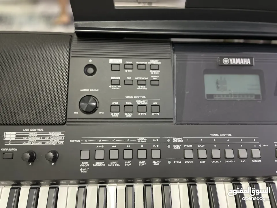 Yamaha PSR- E463 keyboard for sale with strong high quality sturdy metal stand. OMR 90.