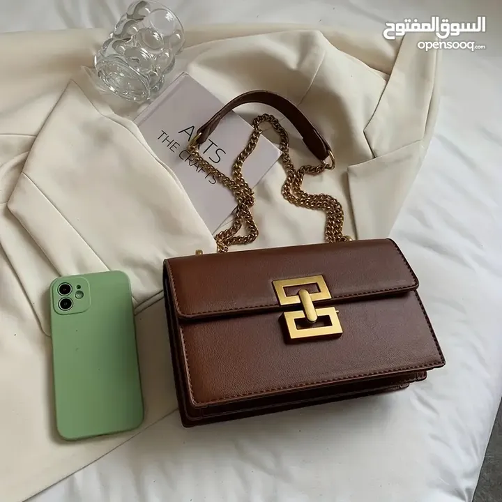 حقيبة كتف نسائية أنيقة بحزام سلسلة ـ لون أسود أو بني ـ تصميم معدني فاخر