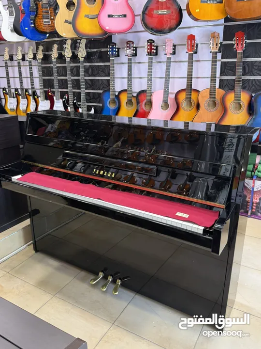 Yamaha upright piano in like- new condition!