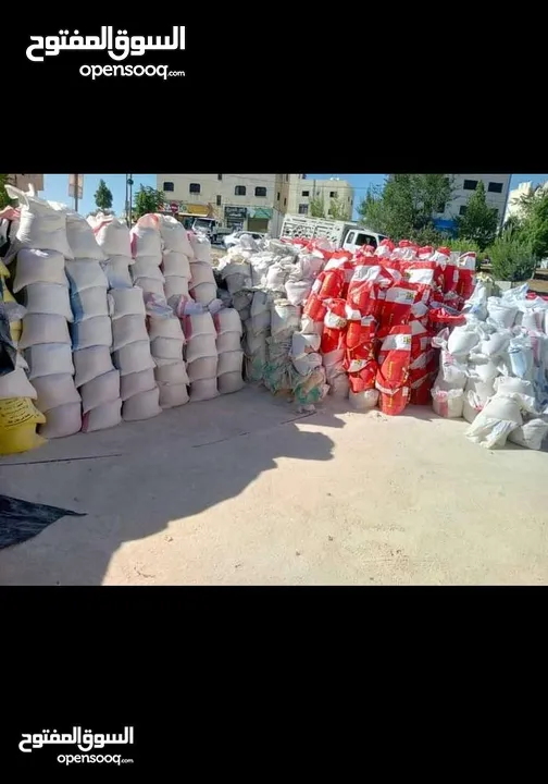 قلاب مع عمال  للهدد وازالة  الطمم ونقل  جميع مواد البناء باسعار مناسبه وباسرع وقت