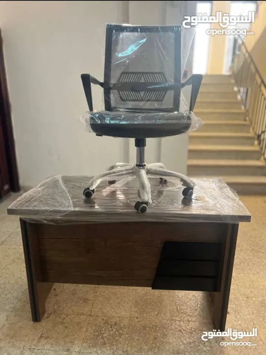 للتميز عنوان تميز بمكتب للدراسة و العمل بخشب لامينت مكفول فخم جدا بالشكل و الحجم مقاس