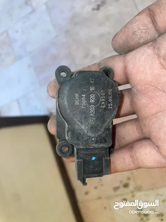 قطع مرسيديس C200 مستعملة للبيع
