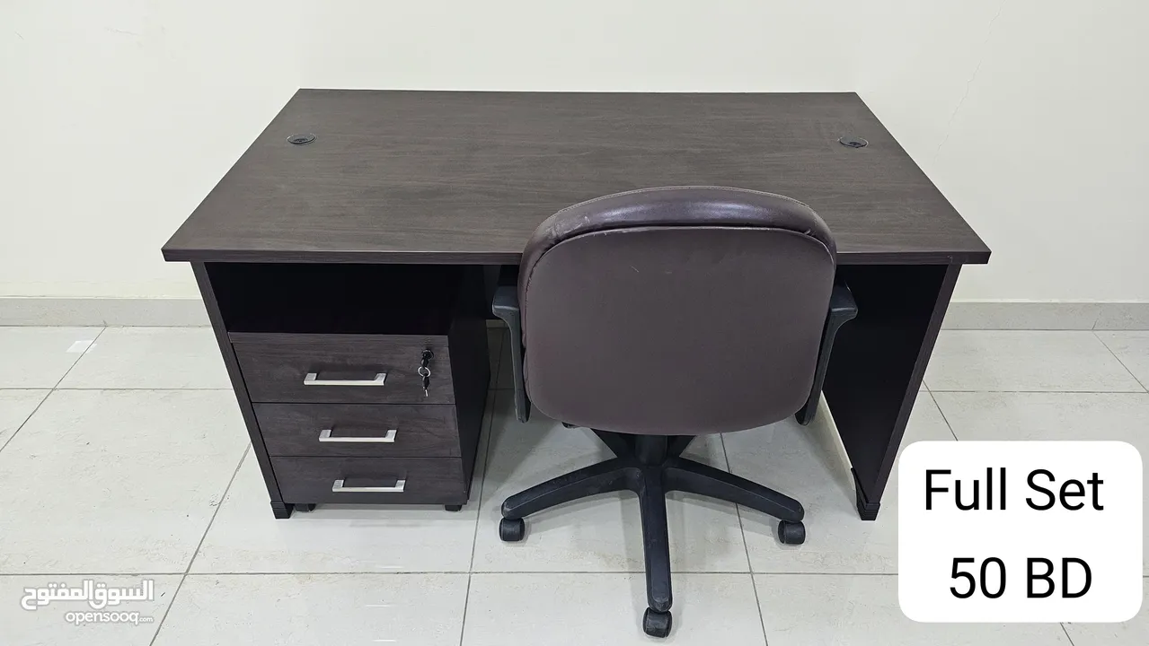 Office Desk And Chairs