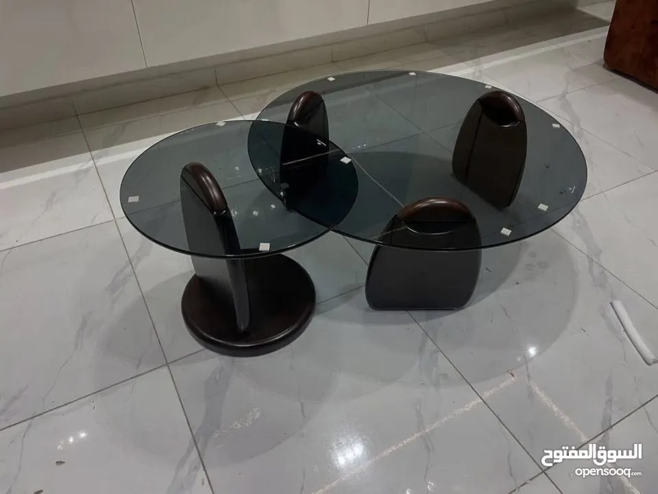 طاولة قهوة عصرية بسطح زجاجي أنيييق وتصميم حديث   هالطاولة بتجمع بين التصميم العصري والبساطة الراقية