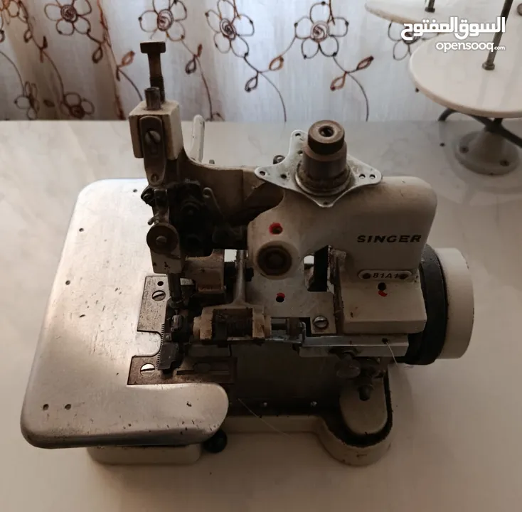 ماكينة حبكة سنجر نضيفة و ممتازة