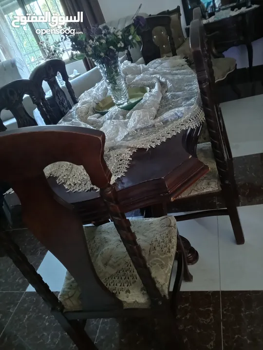 طاولة سفرا للبيع وطقم كنب تفصيل مستعمل بحالة الجديد