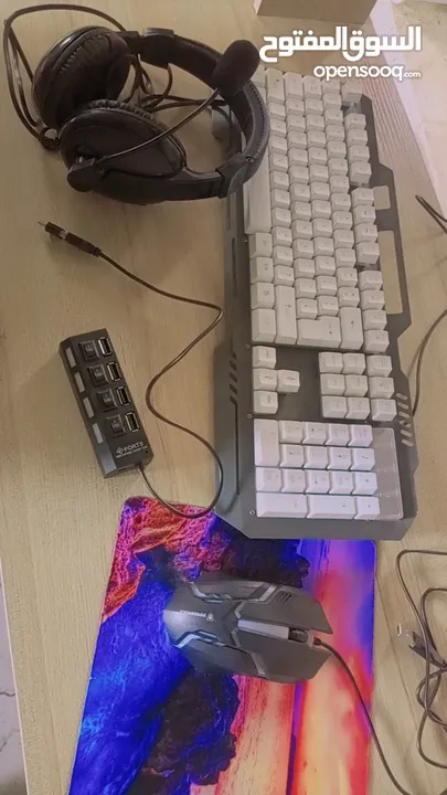 كيبورد وماوس مضيء RGB  + ماوس باد+ سماعة راس مع مايك + وصلة USB HUB + وصلة otg
