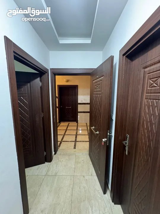 شقه ارضيه مع تراس مفروشه لايجار للعائلات فقد