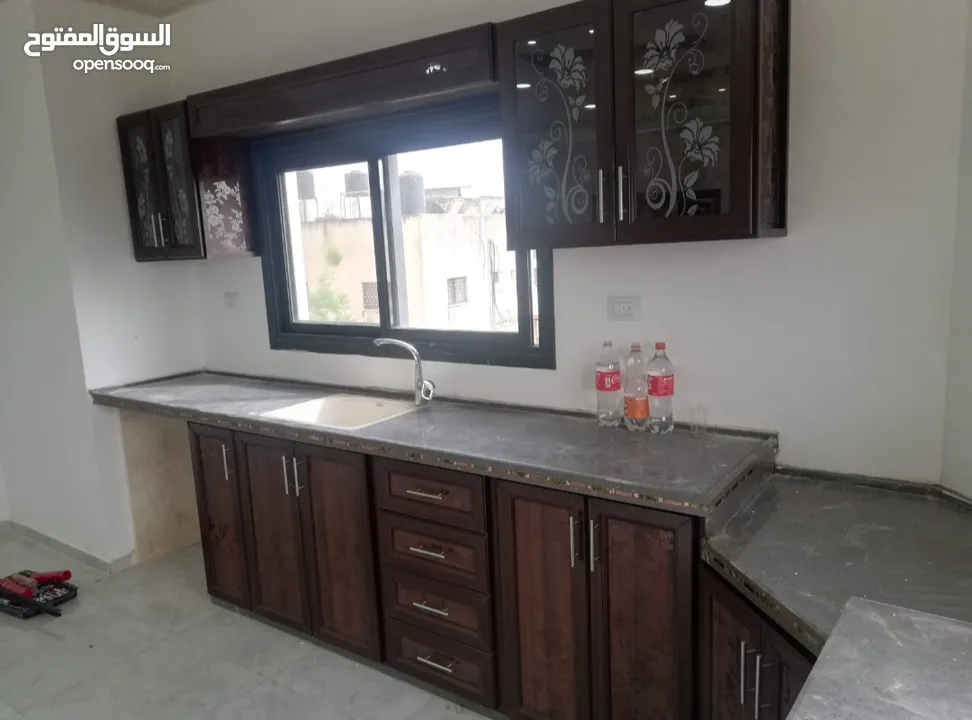 4 شقق جاهزه مشطبه حديثه مع مطبخ جاهز  للاستثمار او السكن ، مع دخل شهري ممتاز