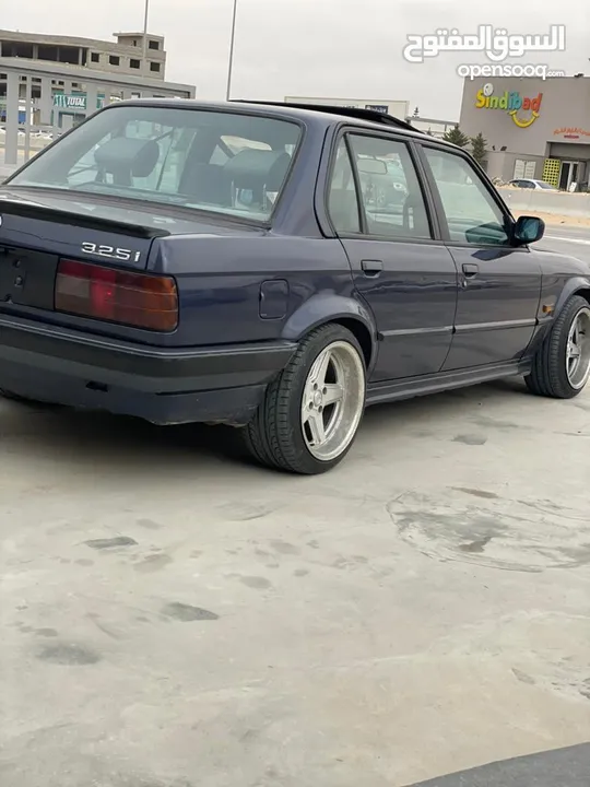 BMW_e30_1990