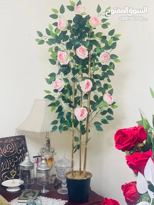 أشجار زينه ورد صناعي   متوفر لون احمر فقط  شغل بيتي مرتب بزبط داخلي و خارجي للمنزل وللغرف و للمداخل
