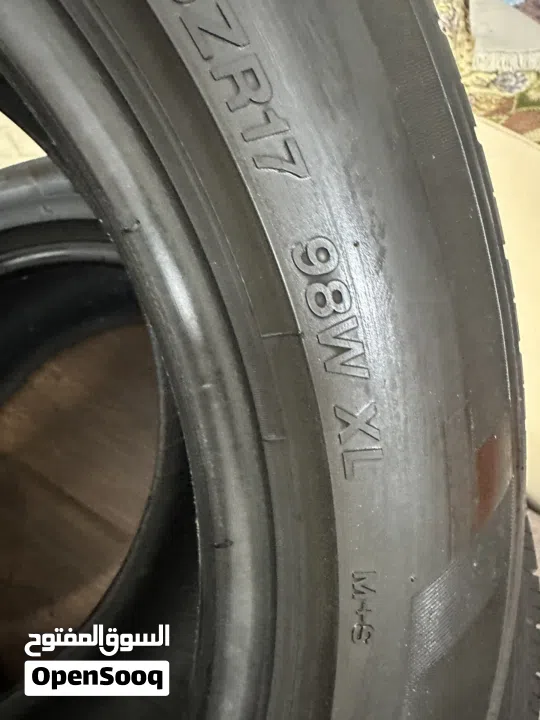 تايرات كامري مستعملين سنة ونص بحالة جيدة جداً