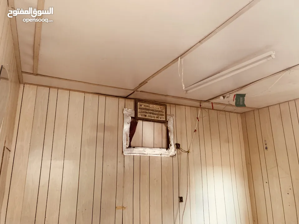 بركسات عدد 3 كل واحد له مقلس مستخدم نظيف