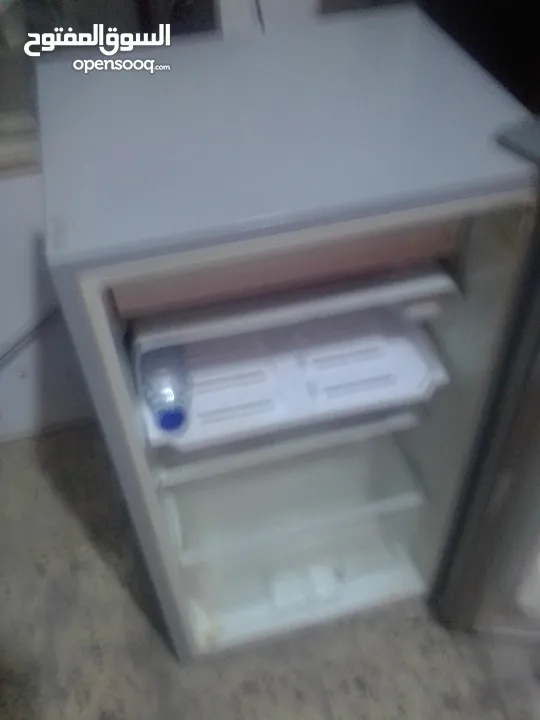 ثلاجة مكتب شبه وكالة