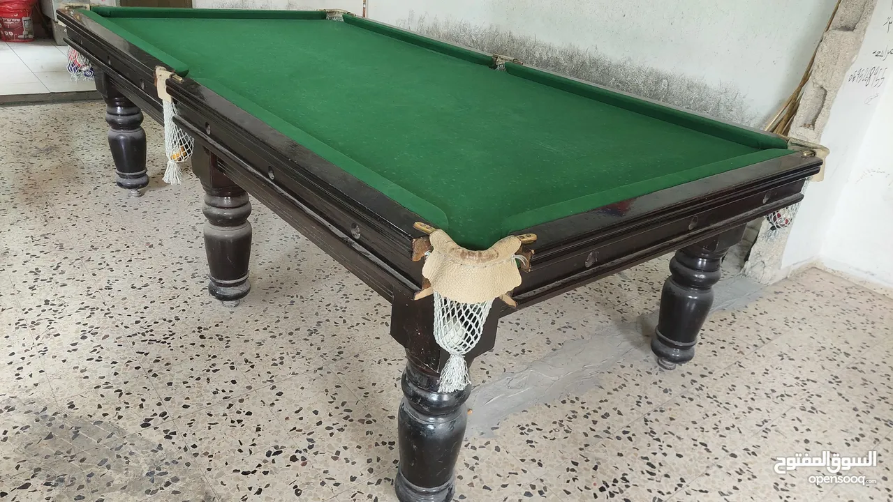 طاولة بلياردو نخب مع كامل مستلزماتها