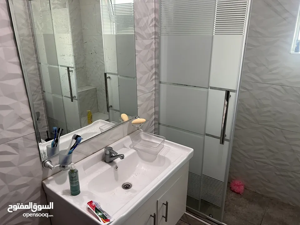 شقه للبيع الجبيهه شبه ارضي  حي ام زويتينه تشطيب سوبر ديلوكس البيع بداعي السفر