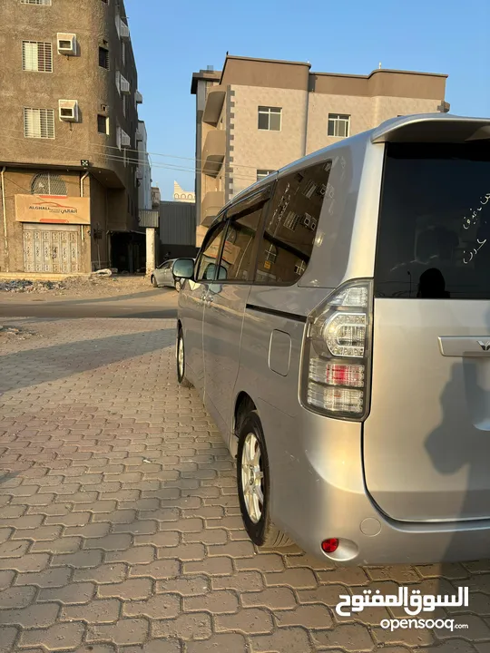 Toyota Voxy تويوتا فوكسي سلق  2012