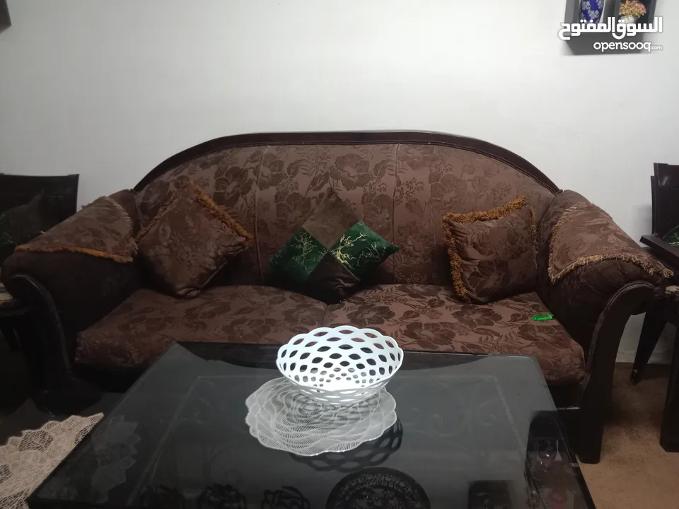 طقم كنب 7 مقاعد بحاله جديده
