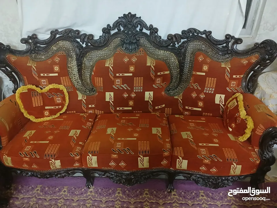طقم كنب 7 مقاعد. مستعمل....بحالة متوسطة...