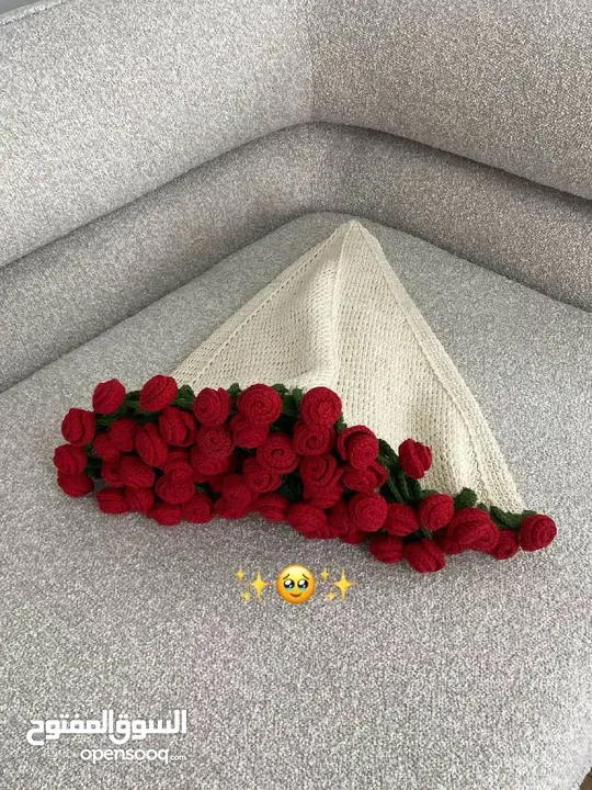 باقة ورد كروشيه يدوية - ترند أنيق لتزيين الطاولات والهدايا، تصميم فني بلمسة أنثوية راقية.