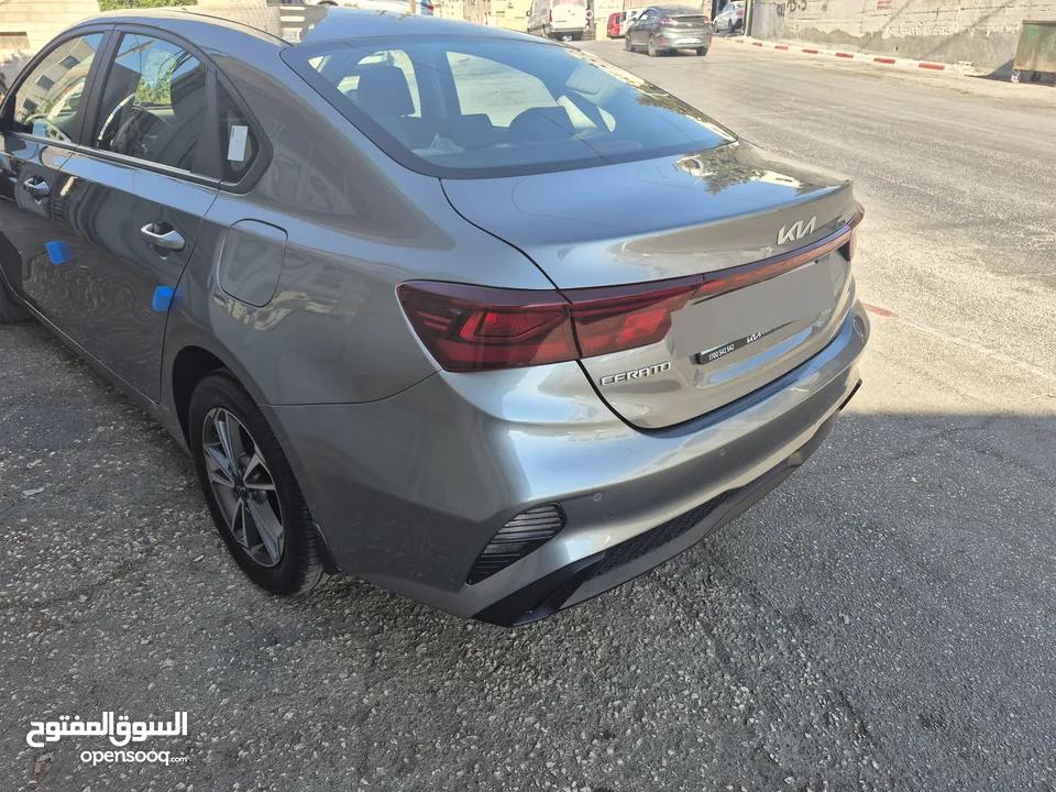 كيا سيراتو 2021 دهان الشركة الأصلي السيارة بحالة الشركة داخلية بوضع ممتاز جدا