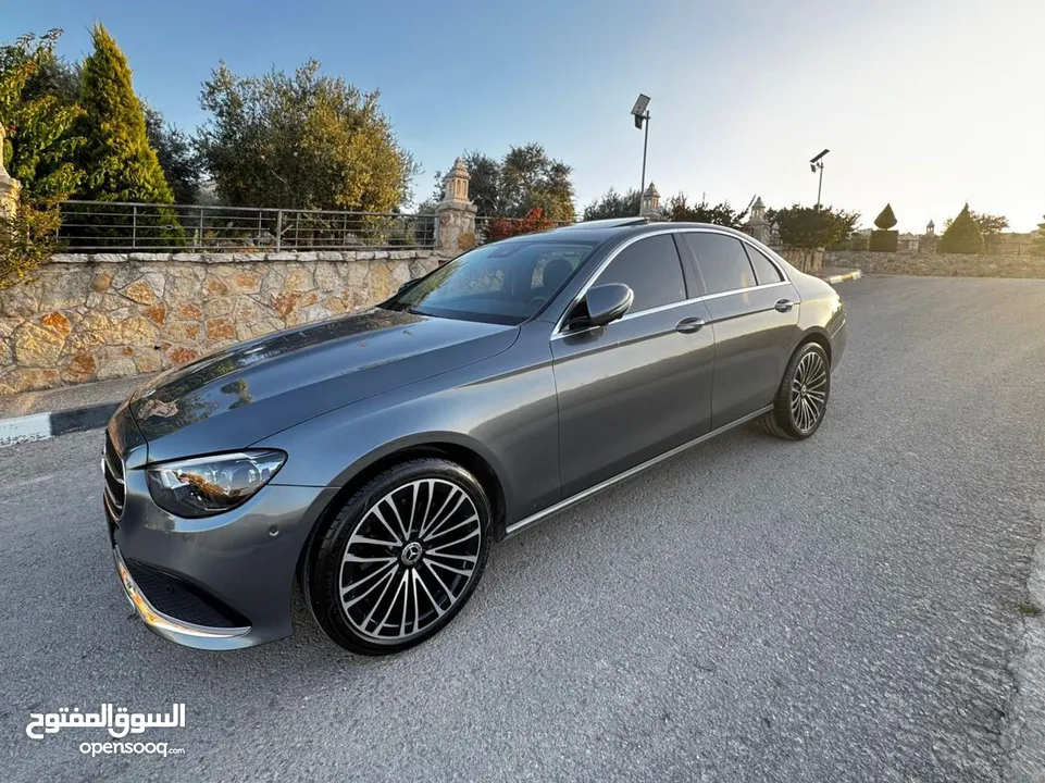 Mercedes Benz E220 بحالة الوكالة