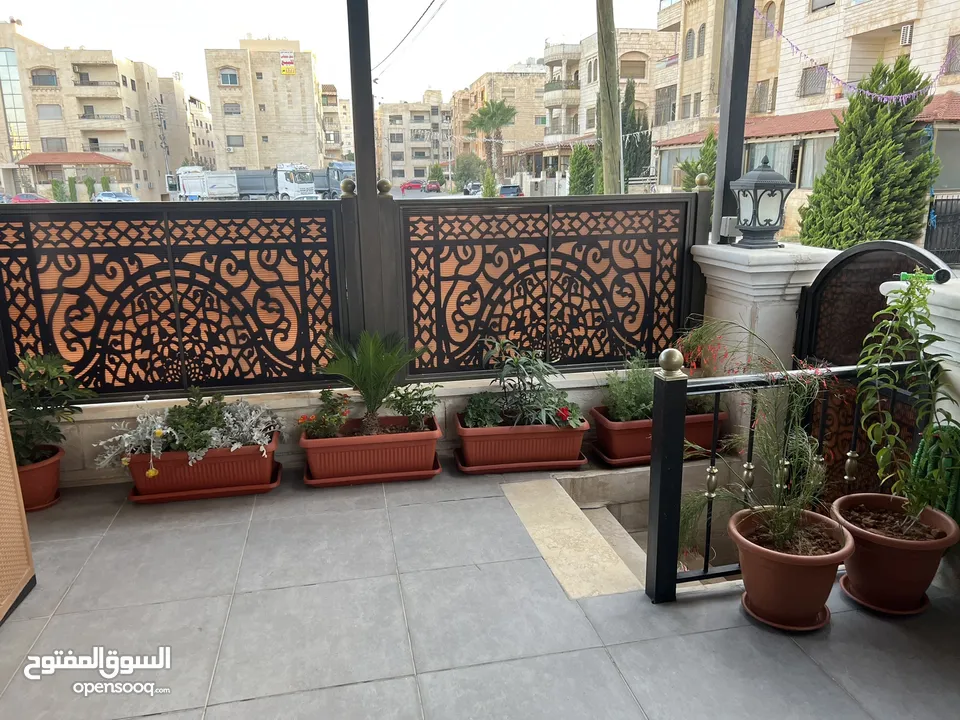 شقة مميزة ارضية تشطيب سوبر ديلوكس في أجمل احياء الياسمين خلف مستشفى الحياة