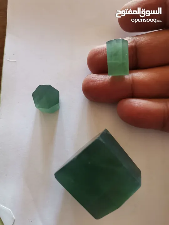 Emerelad زمرد اخضر طبيعي اصلي زامبيا سعر القيراط 100دولار.. طبيعي اصلي غير مسخن ولا معالج.  تحفه روع