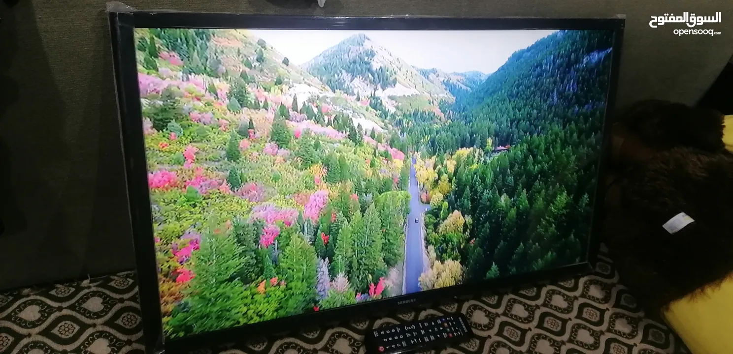 Samsung 32 inches smart led as new plastic not removed yet