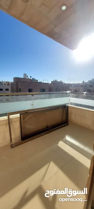 شقة مميزة جدا للبيع مع روف منطقة الجندويل بل قرب من الأحوال المدنية