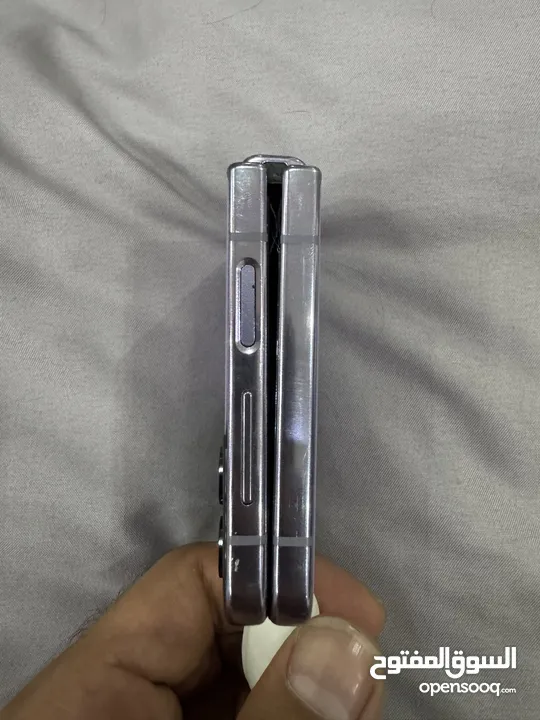 للبيع Samsung Z Flip 4 - شاشة رئيسية مكسورة 5G