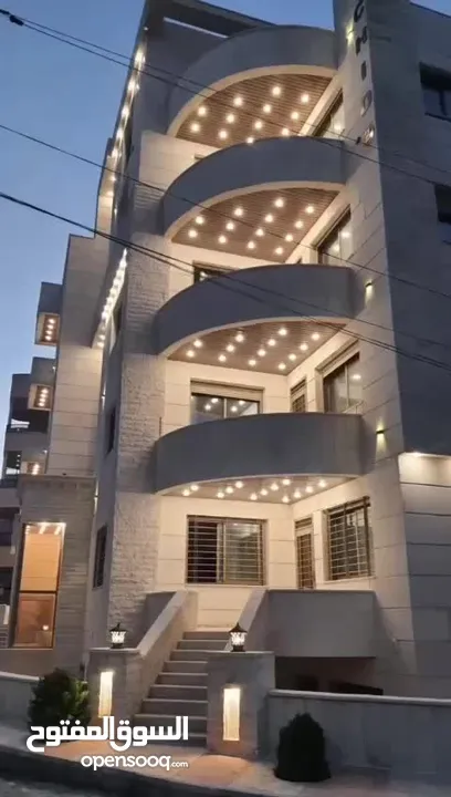 شقة مميزه مساحتها 160م او مع روف 200 م في الحي الشرقي