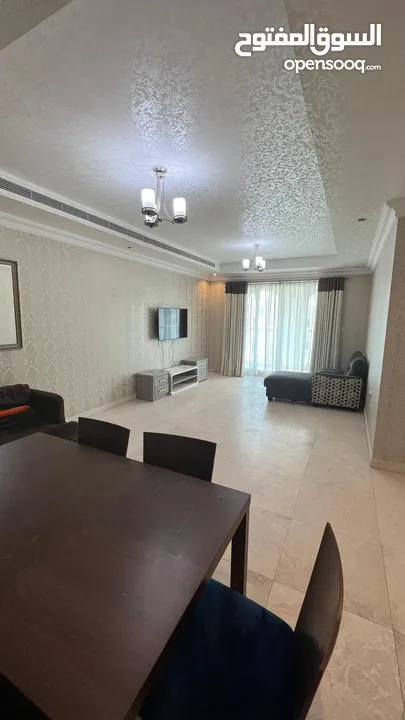 شقة سكنية للبيع في مسقط جراند مول مبنى 8 مساحة كبيره مؤثثة ومكيفه فاخره