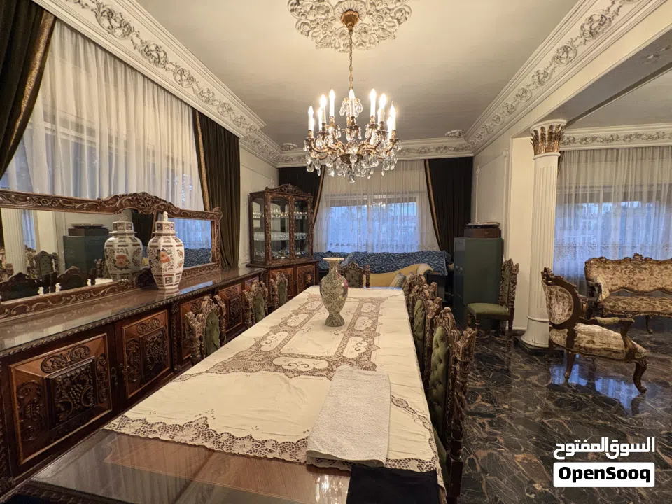 للبيع منزل إطلالة على ساحة الأمويين