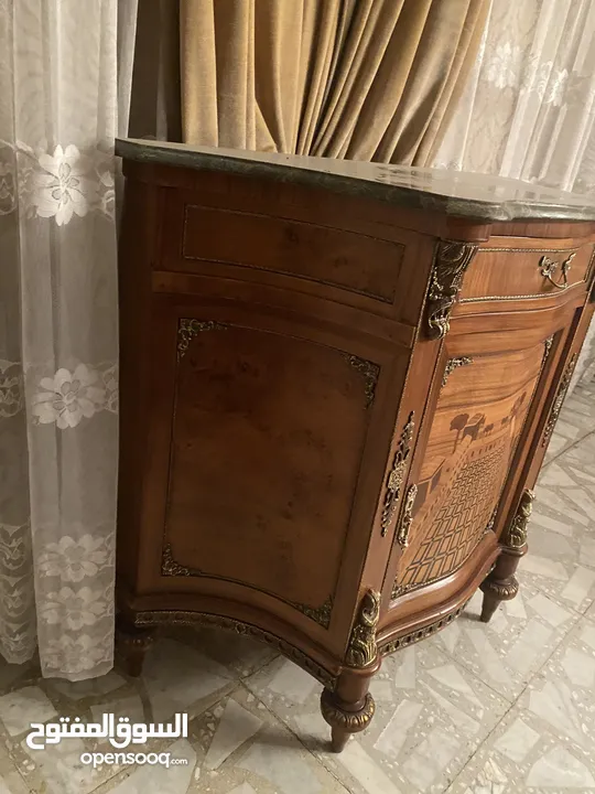 رخام مع خشب زان بحالة ممتازة