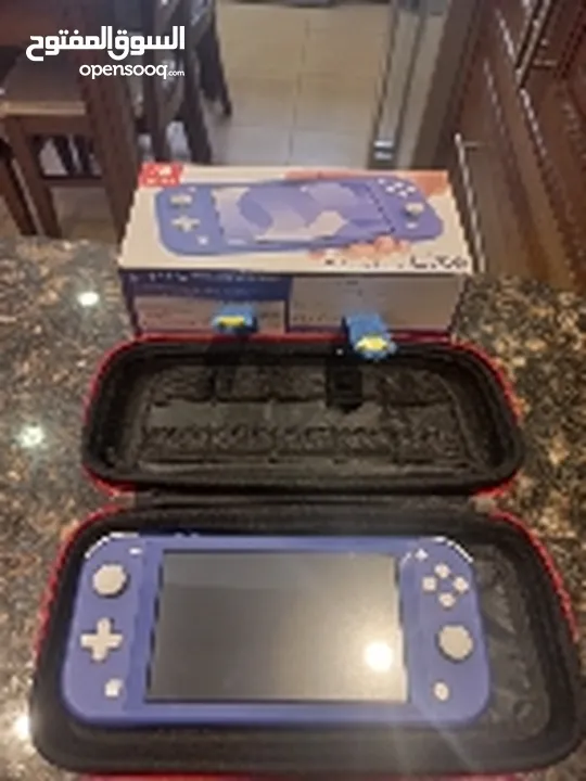 Nintendo switch lite used like new with mario traveling case مستعمله استعمال خفيف بحاله الوكاله