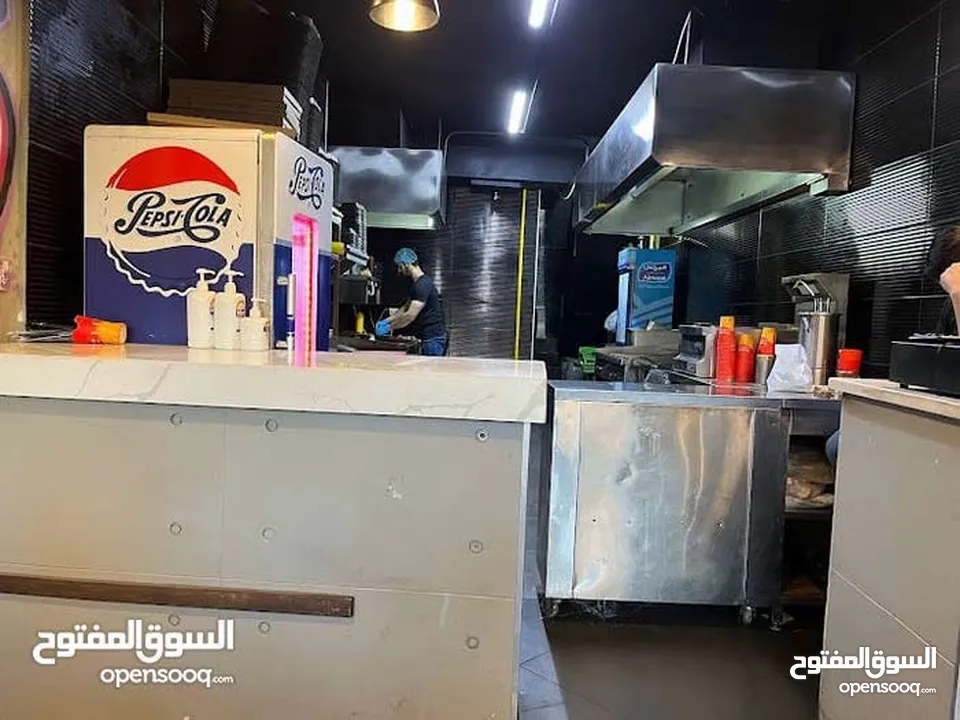 مطعم شورما في موقع مميز في جبيهه