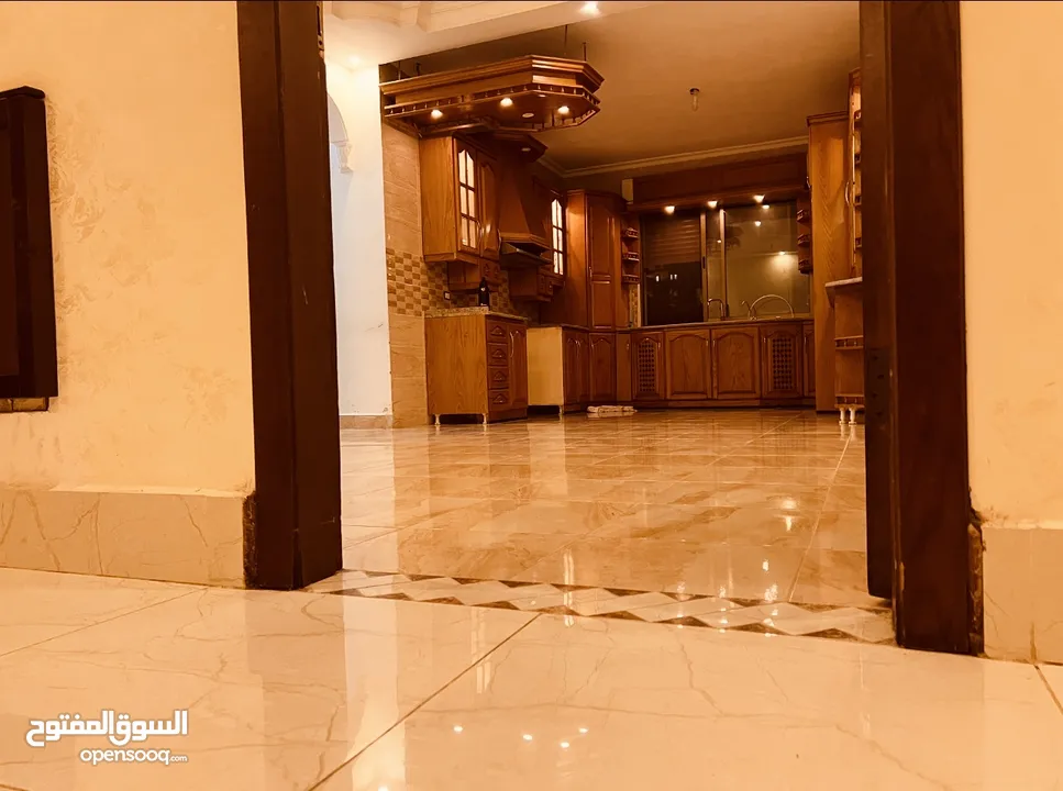 شقه‎ فارغه للبيع او للايجار سنوي في مرج الحمام شارع الامير محمد بجانب مسجد الربوه