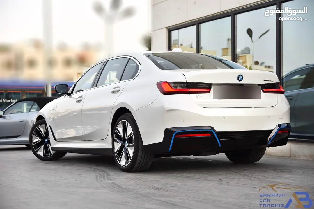 بي ام دبليو الفئة الثالثة i3 eDrive35L كهربائية بالكامل 2023 BMW i3 eDrive35L EV M Power Kit - Mid