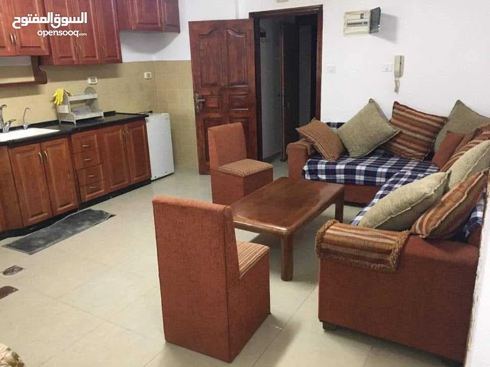 شقة مفروشة غرفتين وصالة وبرندا ومنافه