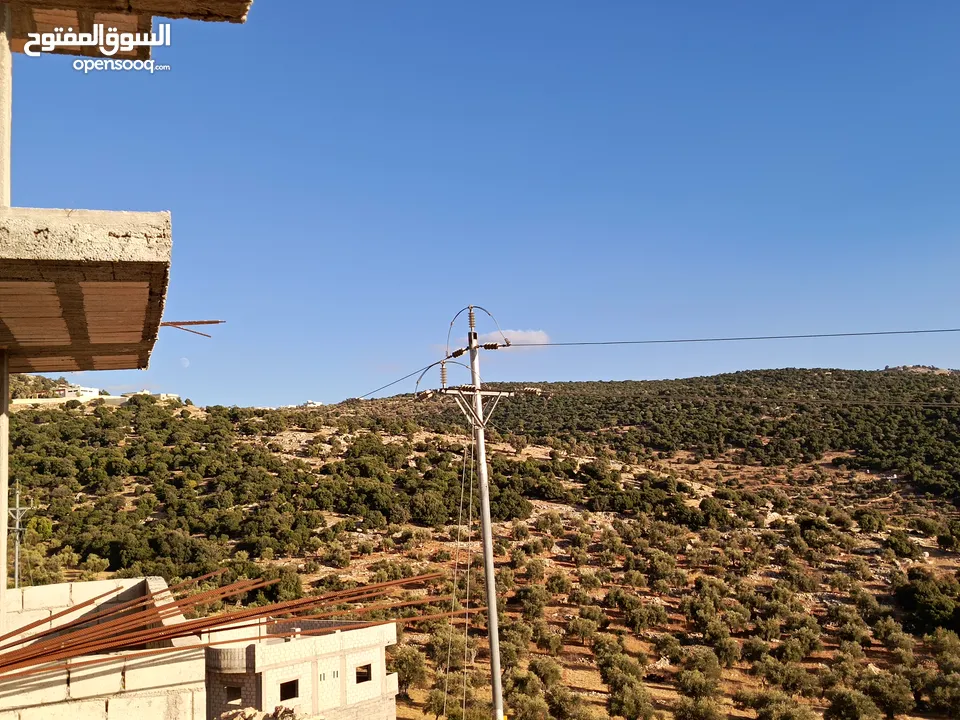 بيت عظم للبيع  مكون من ثلاثة طوابق عظم للبيع  عجلون الهاشميه  اطلاله بانوراما  قرب التلفريك