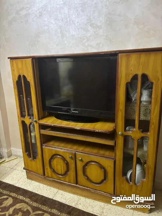 فرشات و بوفيه للبيع بسعر مغري جداً  بالزرقاء