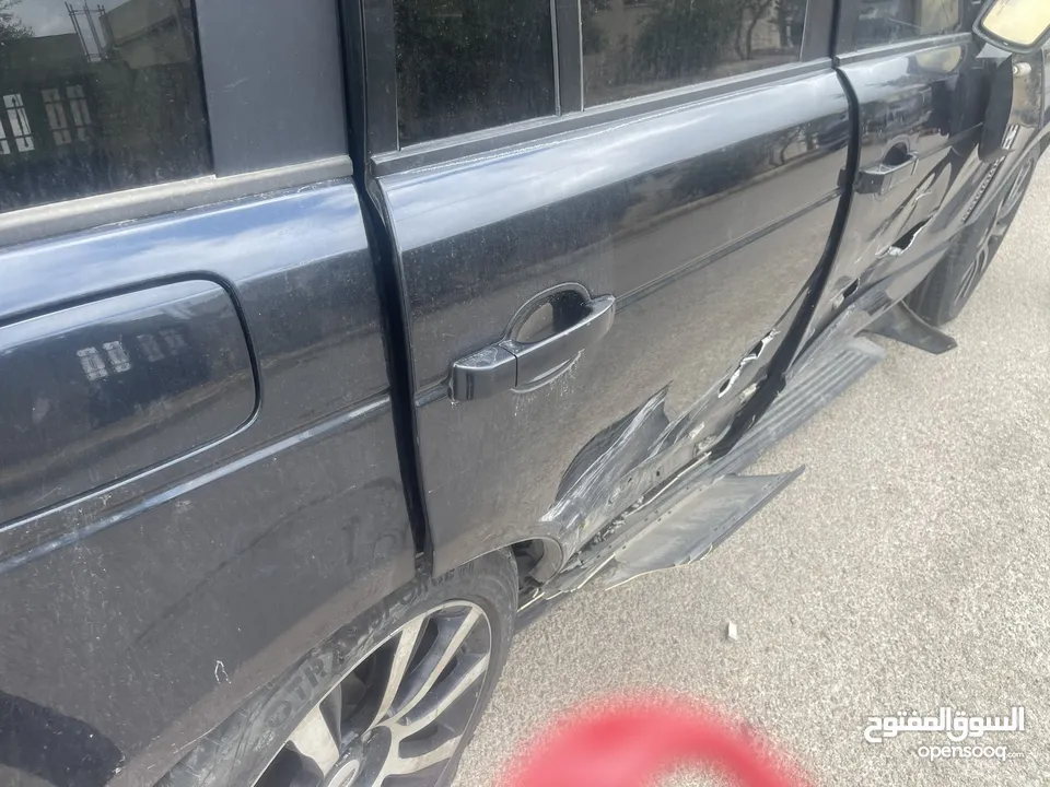 رنج روفر فوج للبيع على ضربتها