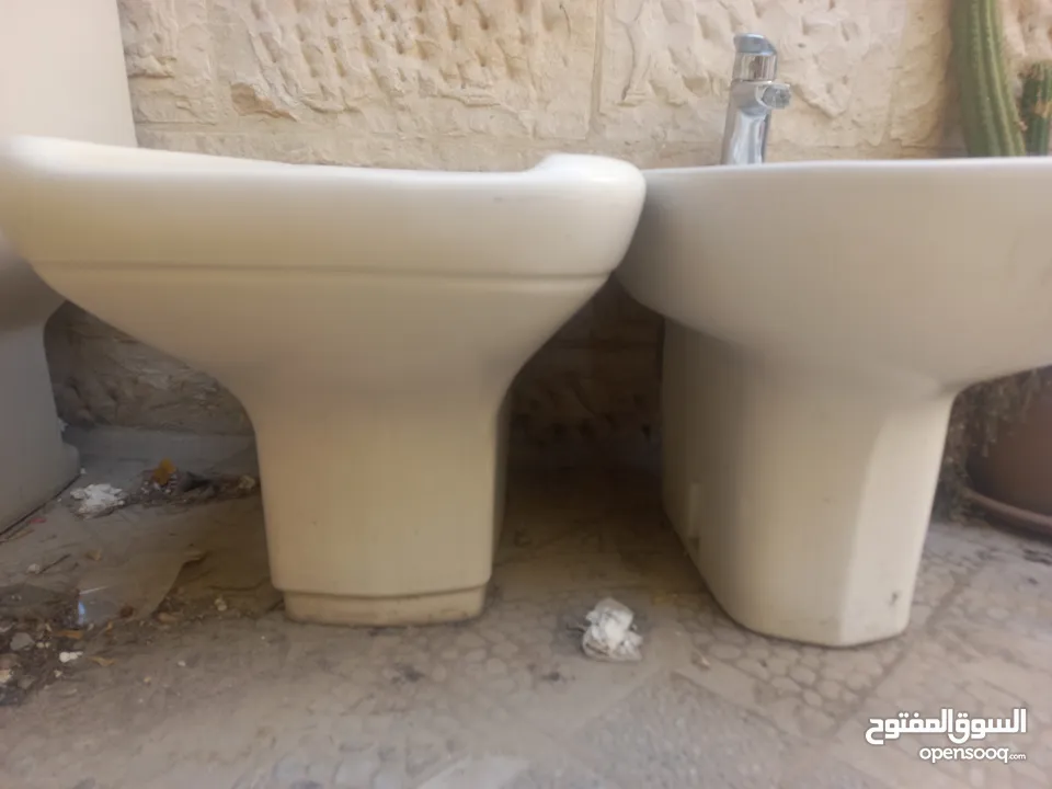 مرحاض ومغسلة