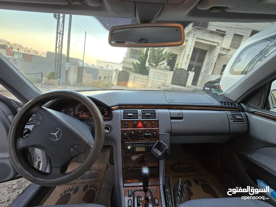 مرسيدس E200 Elegance للبيع موديل 2000 نظيفة