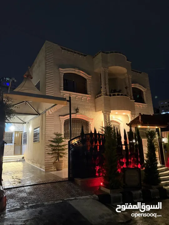 بيت مستقل طابقين والبناء جديد مساحه الارض 330 م مساحه البناء كل طابق 170 م واجهه حجر منطقه ام نواره