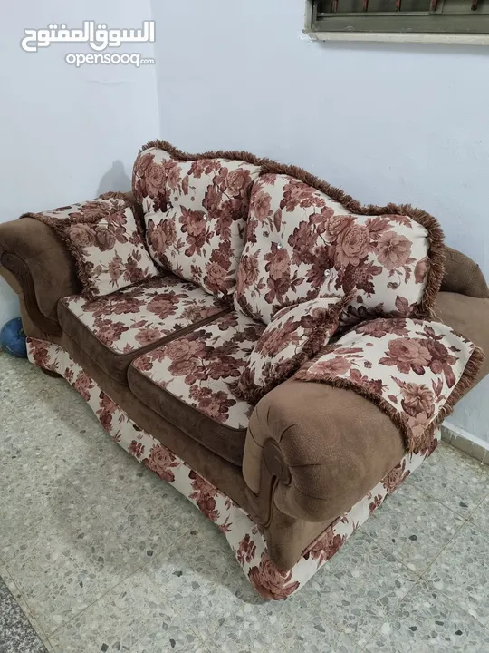 للبيع طقم كنب 7 مقاعد 3+2+1+1